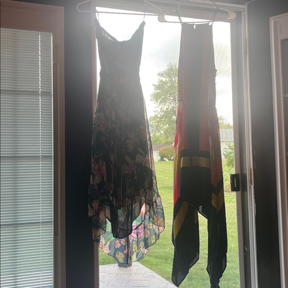 Lot of 2 Floral hi low strapless dress & Striped Multicolor center hi sides low - Picture 4 of 8